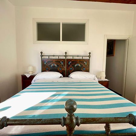 Camere Francesca Vernazza Luaran gambar