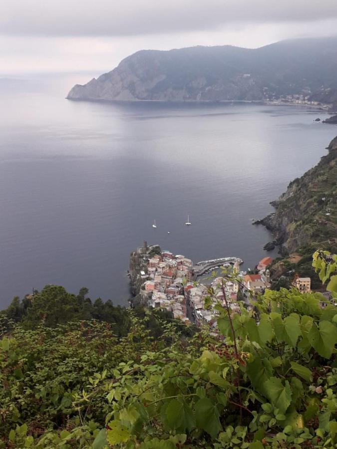Camere Francesca Vernazza Luaran gambar