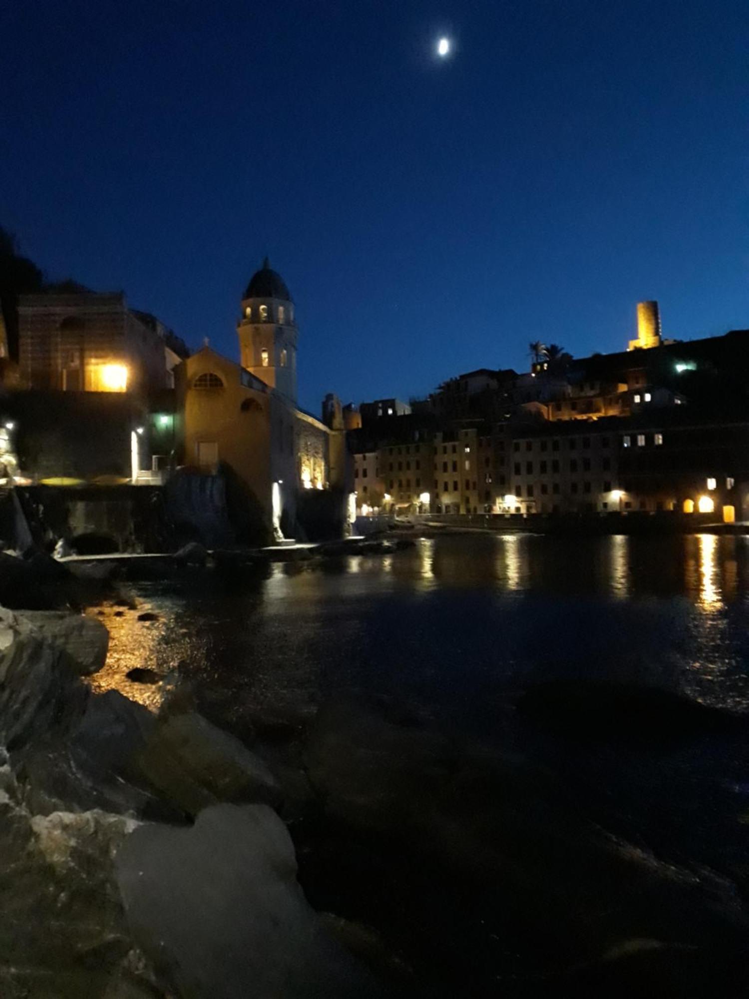 Camere Francesca Vernazza Bilik gambar