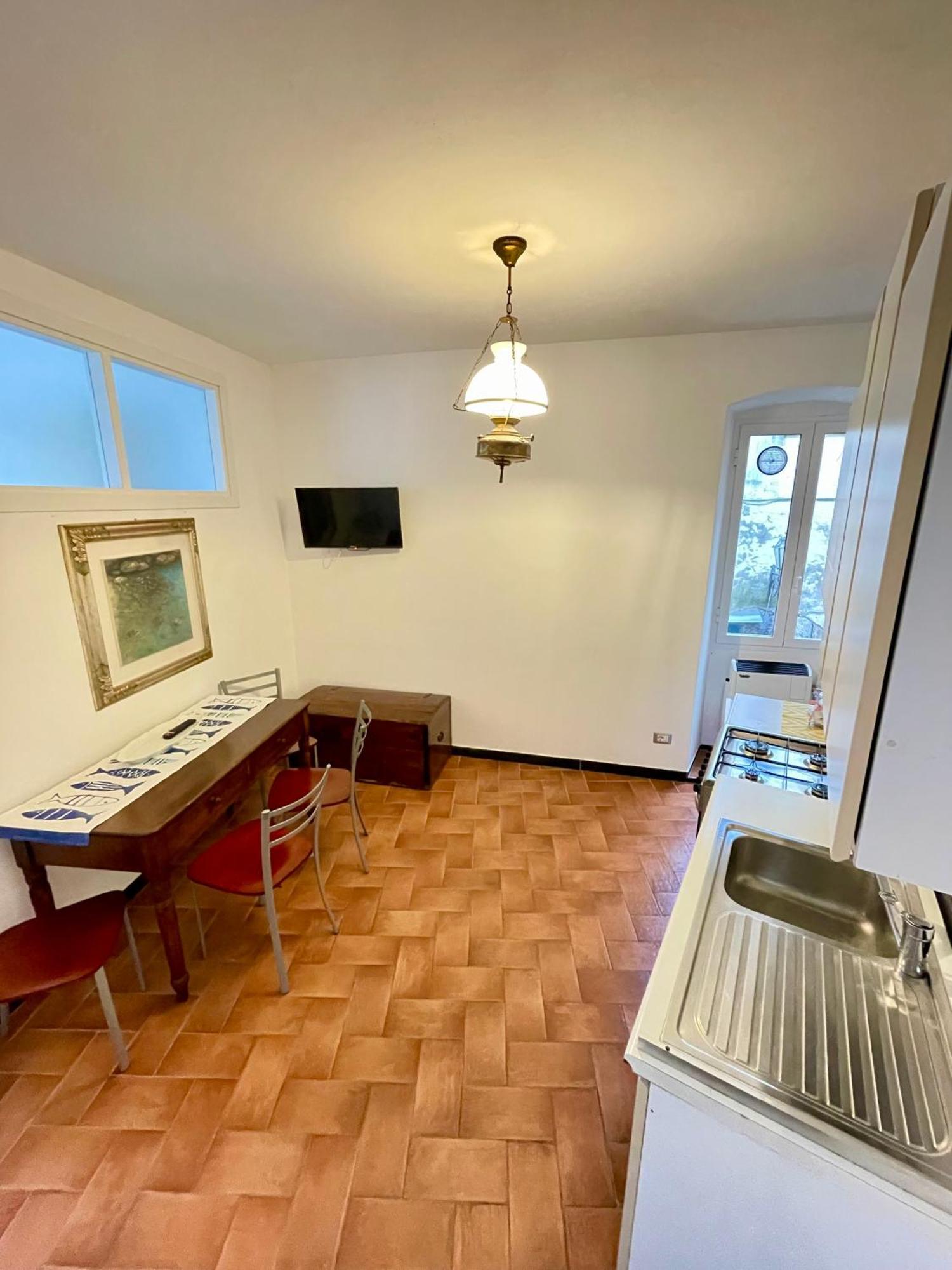 Camere Francesca Vernazza Luaran gambar