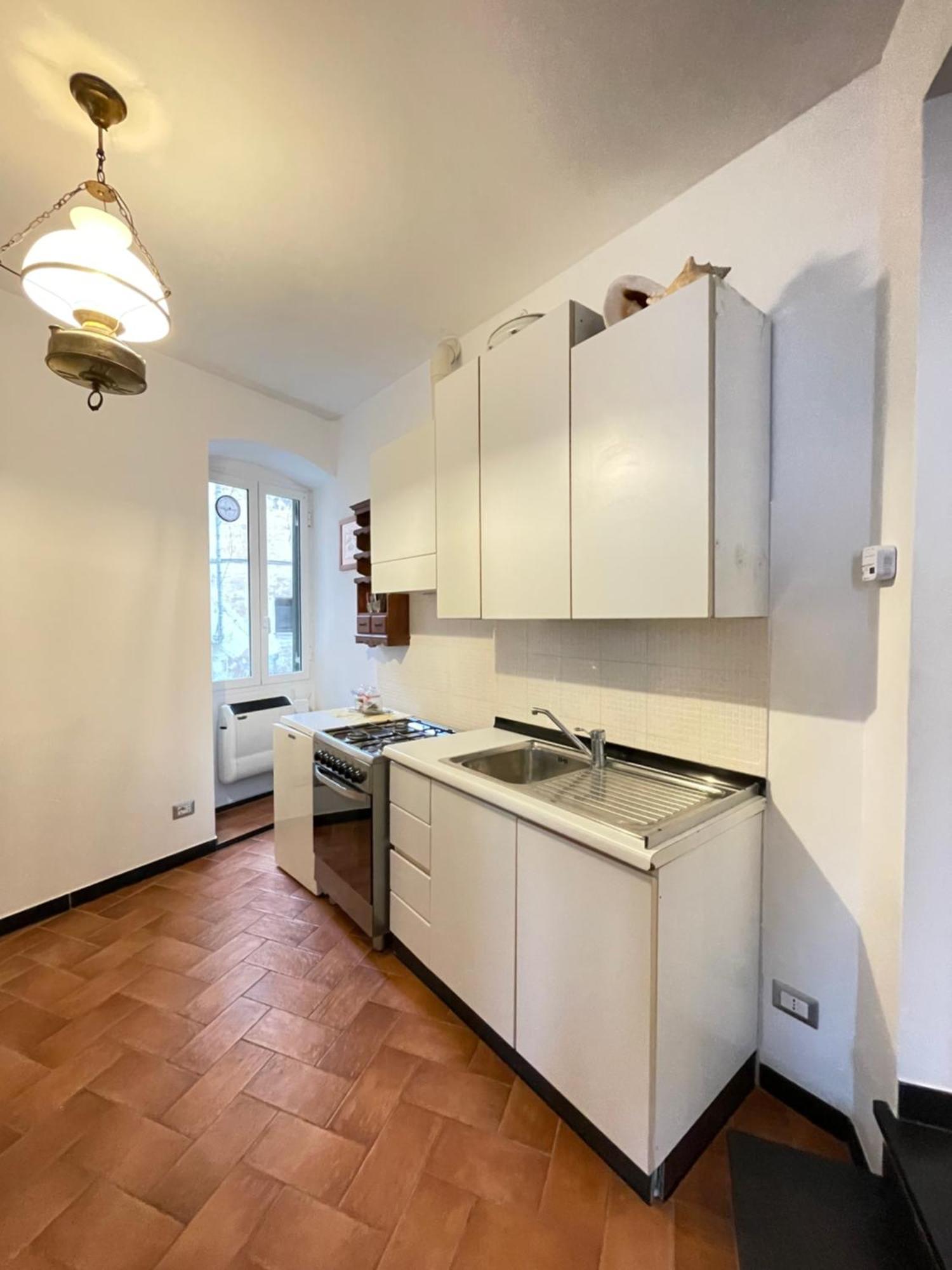 Camere Francesca Vernazza Luaran gambar