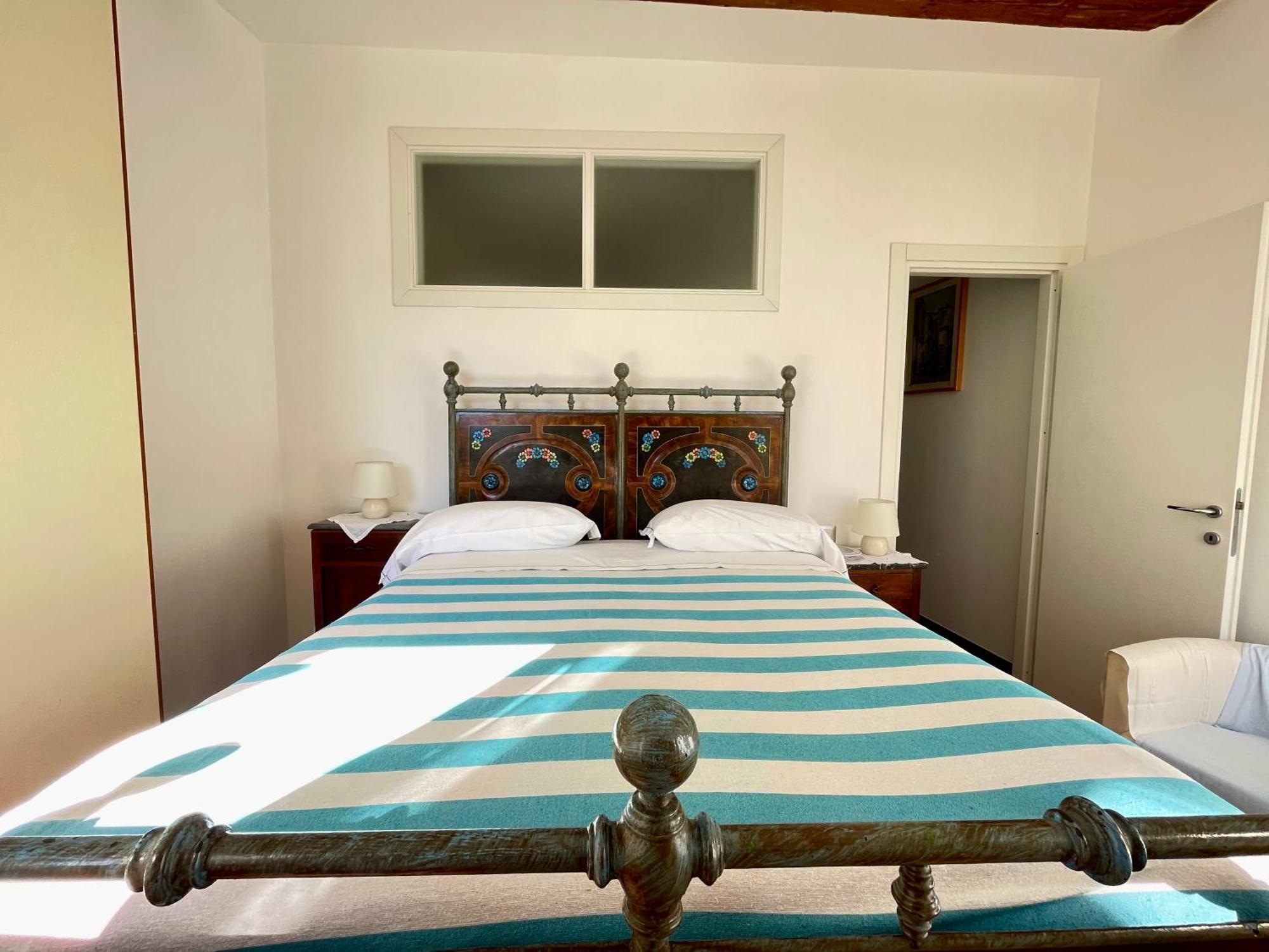 Camere Francesca Vernazza Luaran gambar